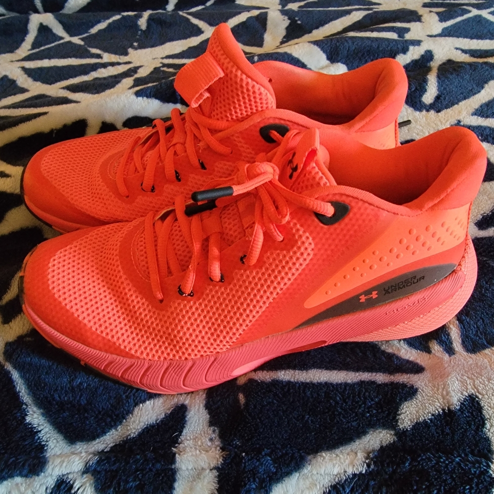 Under Armour HOVR Breakthru women's basketball shoe
